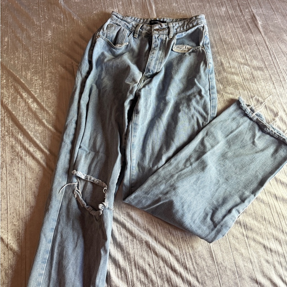 PrettyLittleThing Light Wash straight leg Denim